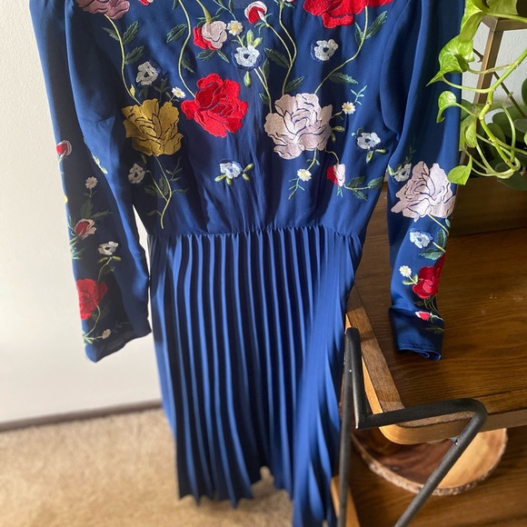 ASOS Embroidered dress. Size 4 - Picture 3 of 6